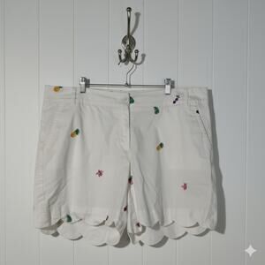 Crown & Ivy Shelby Shorts White Scalloped Hem Curvy Stretch 18W